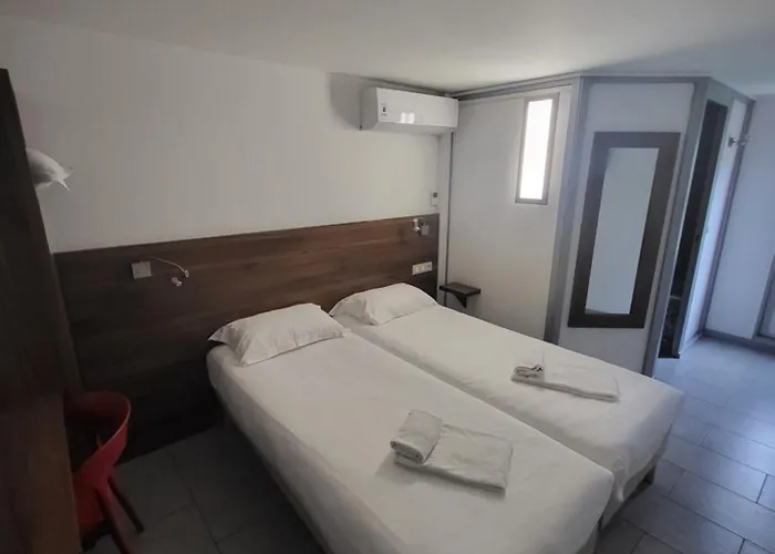 Brit Plaisance A9/a61 Hotel