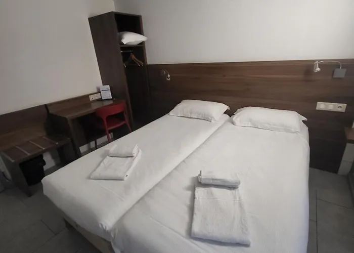 Brit Plaisance A9/a61 Hotel 2*