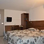Brit Plaisance A9/a61 Szálloda 2*