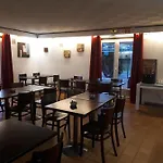 Brit Plaisance A9/a61 Szálloda