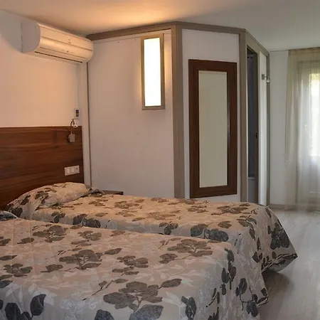 Hotel Brit Plaisance A9/a61 2*
