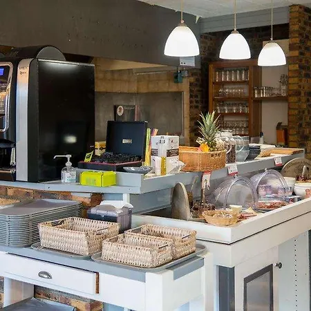 Brit Plaisance A9/a61 Hotel 2*