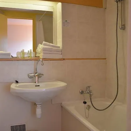 Brit Plaisance A9/a61 Hotel