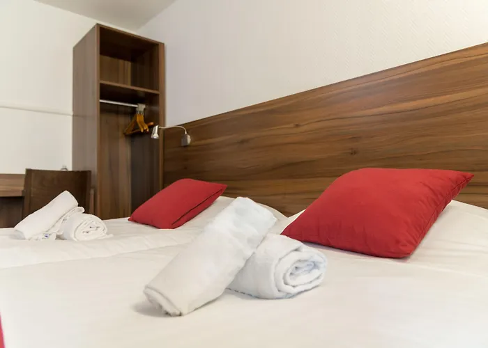 Brit Plaisance A9/a61 Ξενοδοχείο 2*